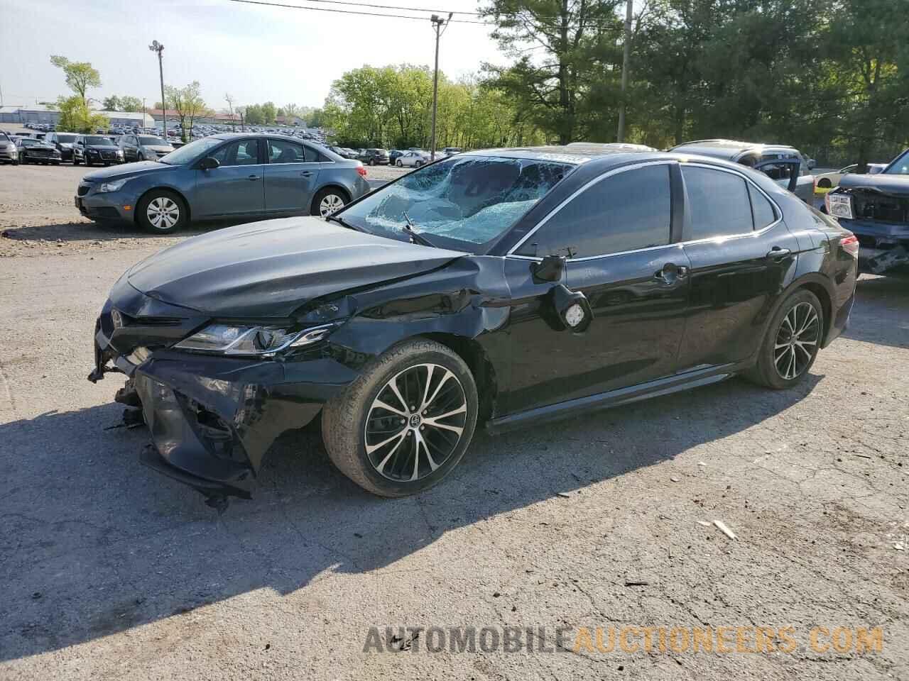 4T1B11HK8JU064021 TOYOTA CAMRY 2018