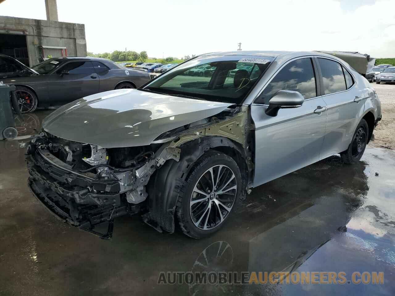 4T1B11HK8JU064973 TOYOTA CAMRY 2018