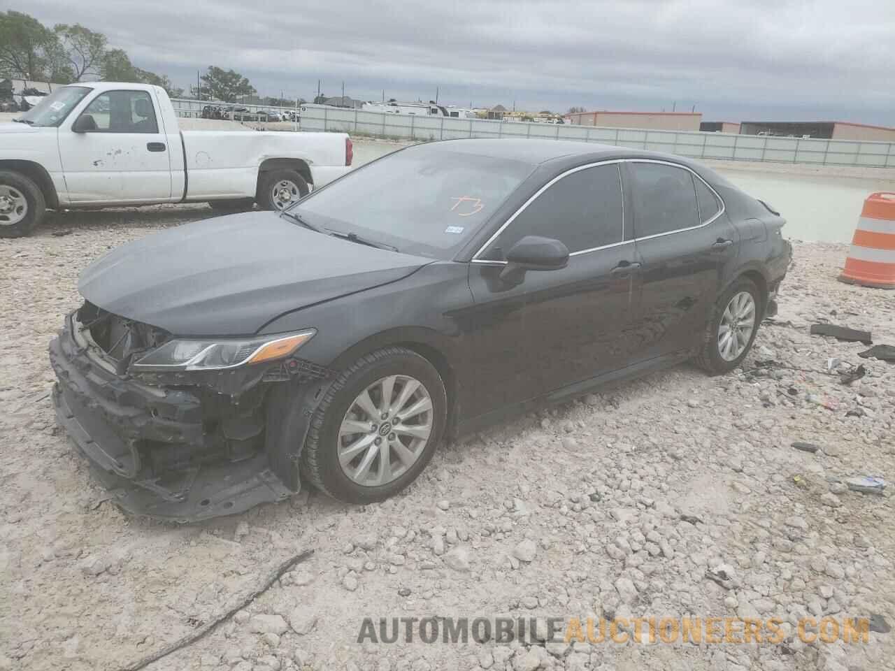 4T1B11HK8JU067419 TOYOTA CAMRY 2018