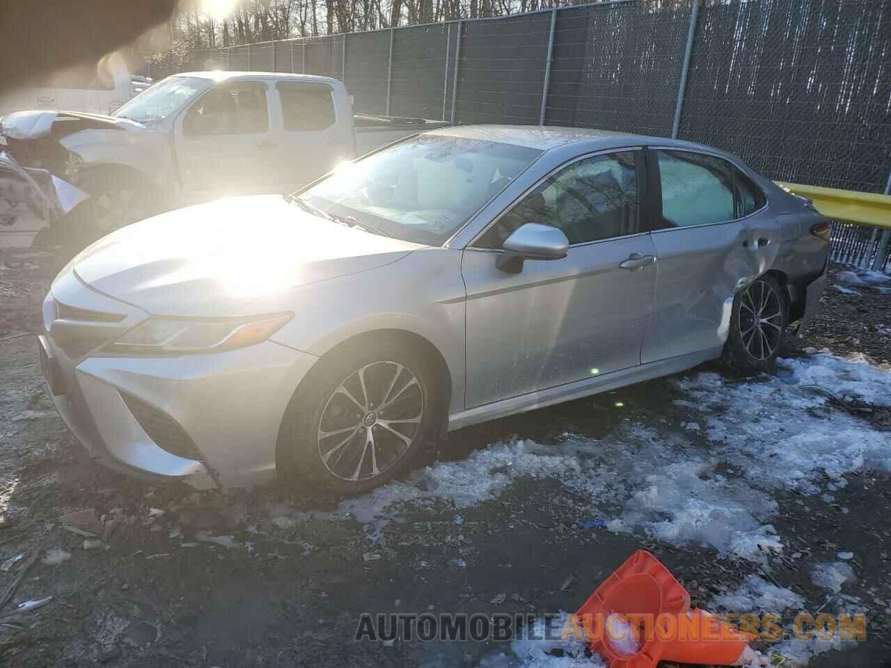 4T1B11HK8JU068960 TOYOTA CAMRY 2018