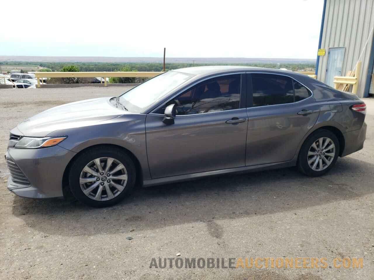 4T1B11HK8JU069140 TOYOTA CAMRY 2018