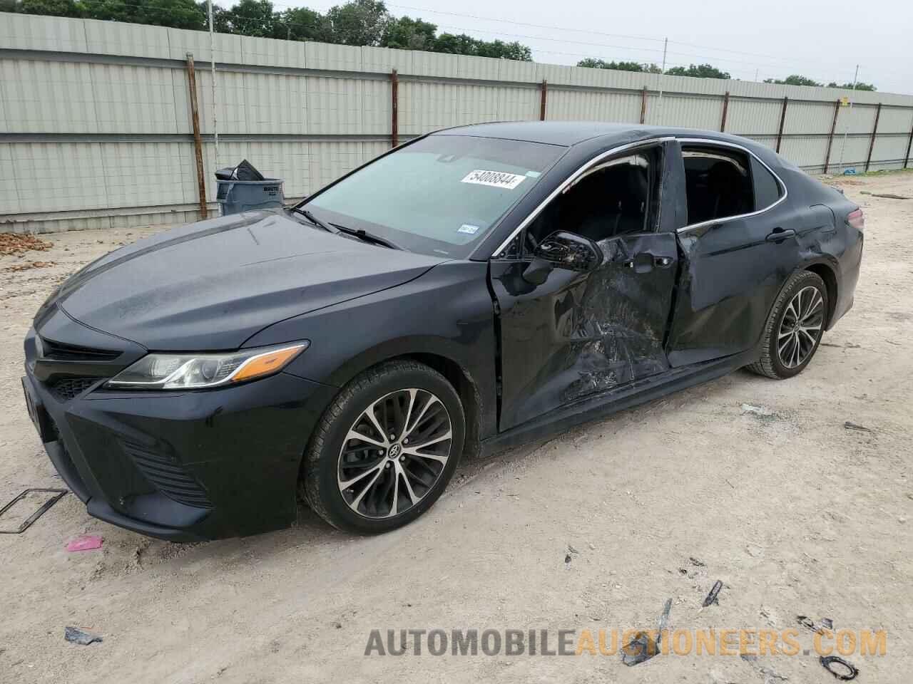 4T1B11HK8JU071776 TOYOTA CAMRY 2018