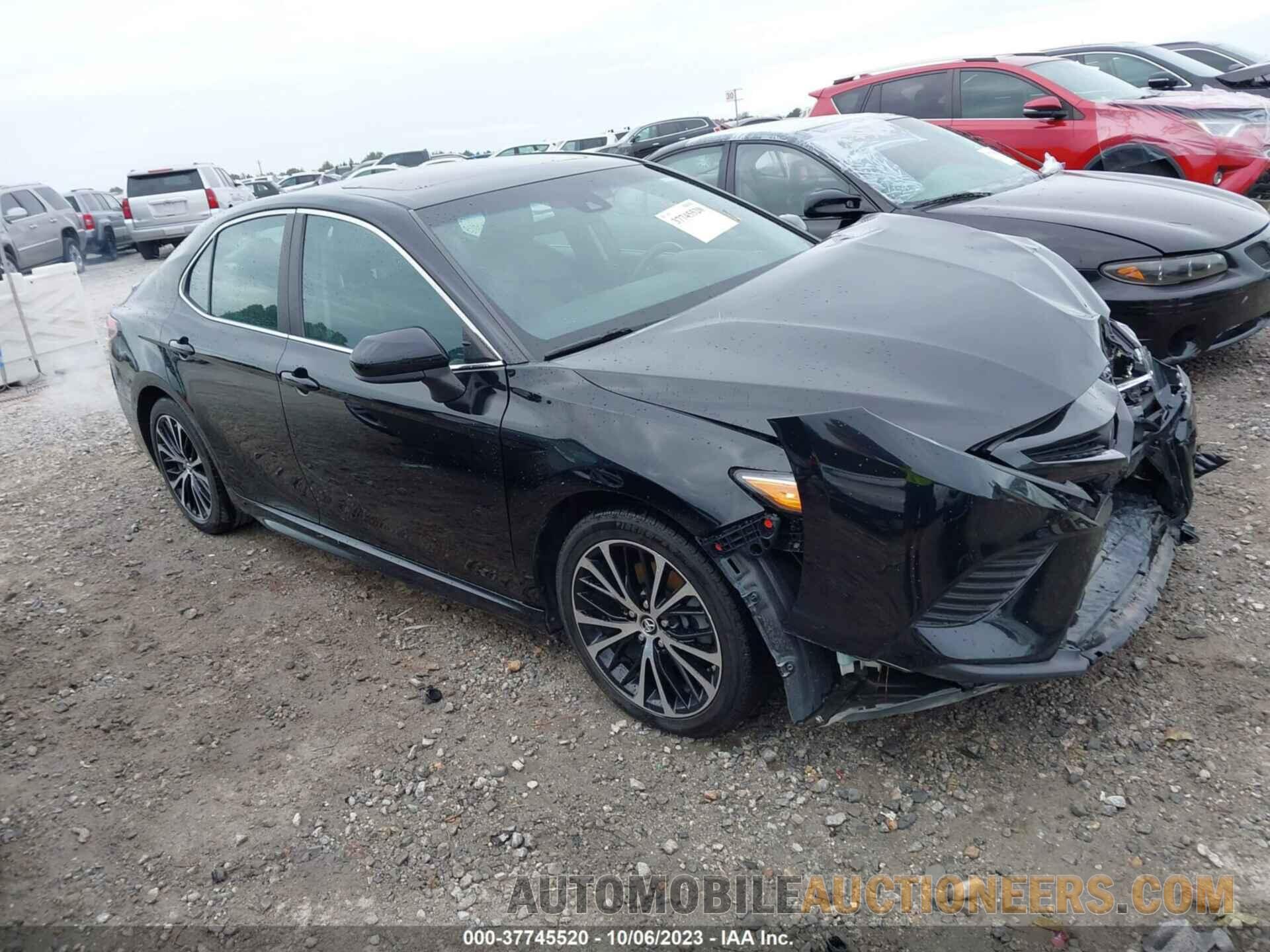 4T1B11HK8JU076038 TOYOTA CAMRY 2018