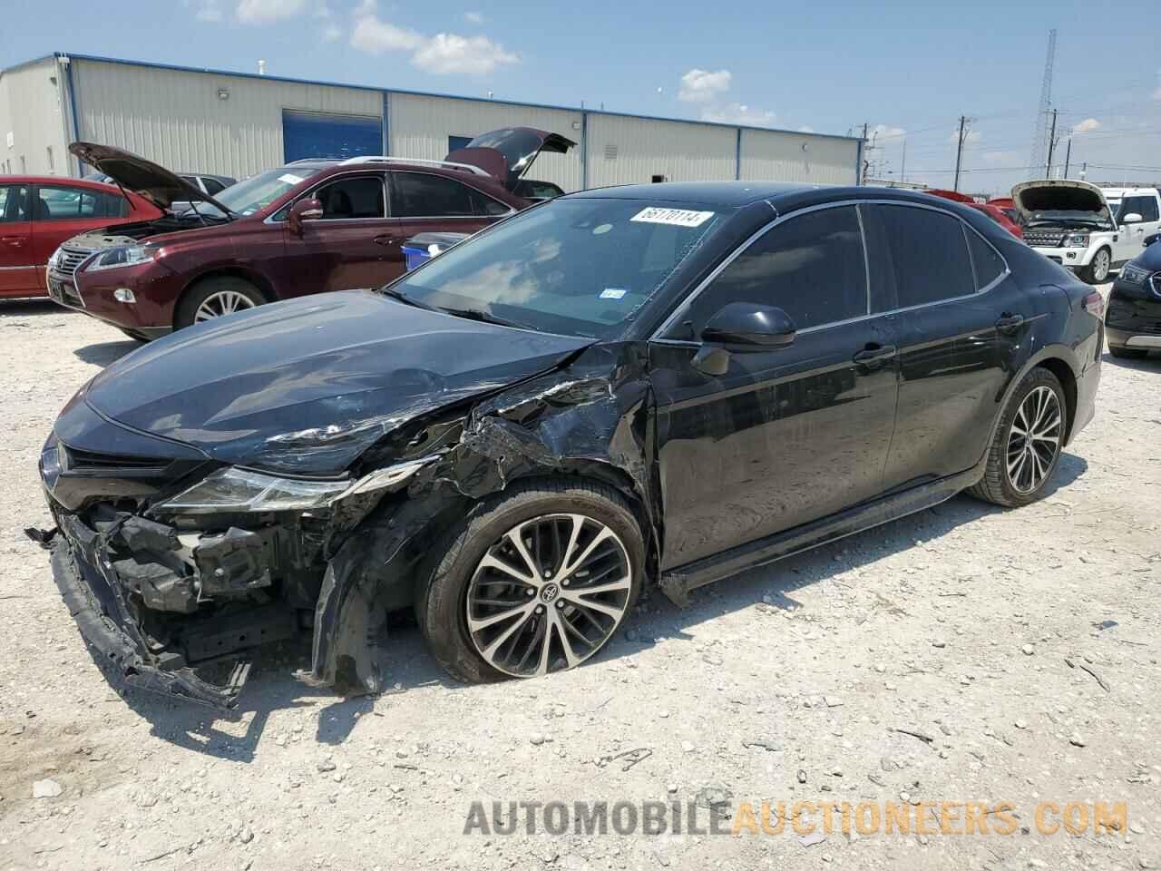 4T1B11HK8JU077111 TOYOTA CAMRY 2018