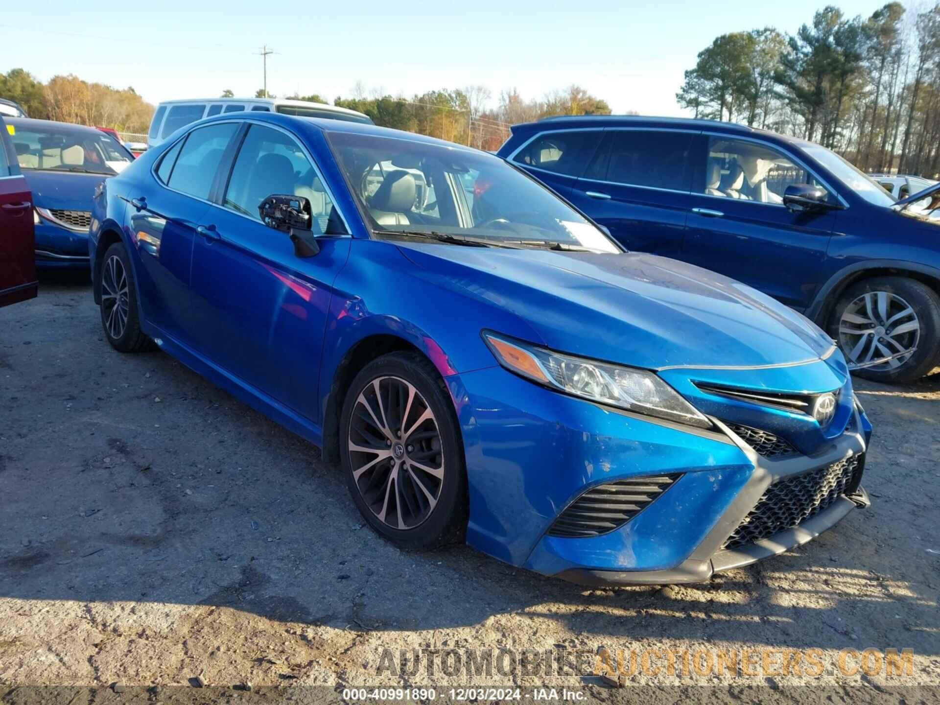 4T1B11HK8JU077450 TOYOTA CAMRY 2018