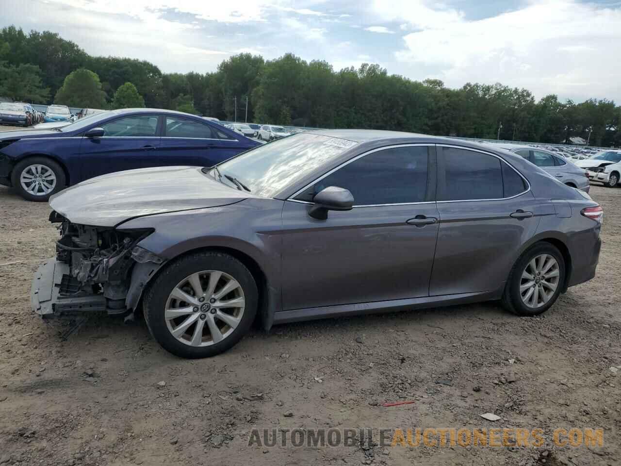 4T1B11HK8JU077593 TOYOTA CAMRY 2018