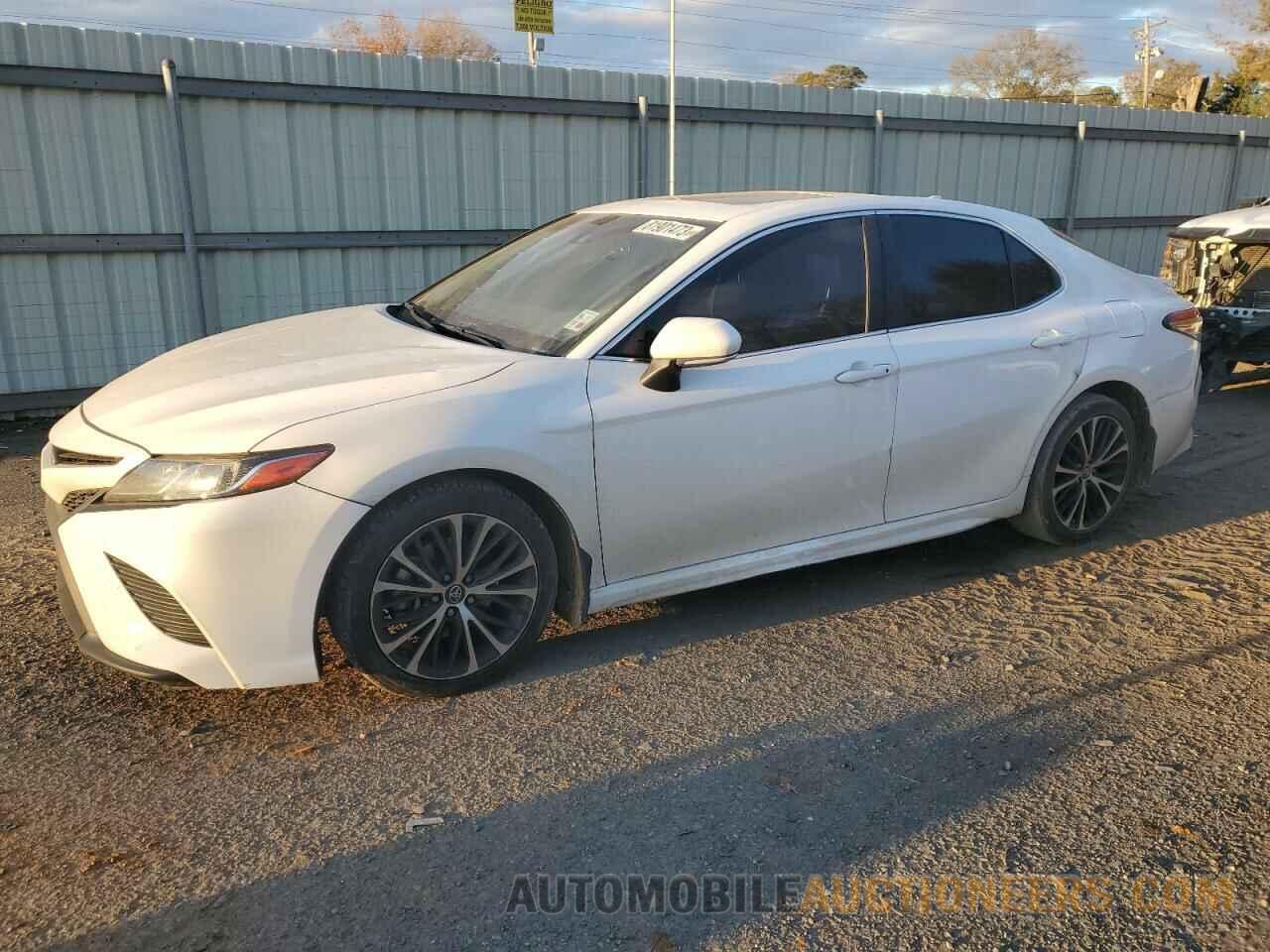 4T1B11HK8JU077674 TOYOTA CAMRY 2018