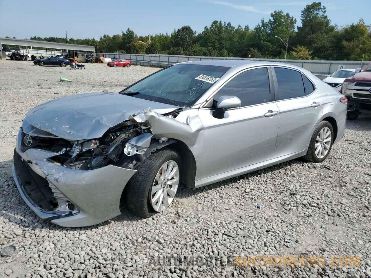 4T1B11HK8JU077884 TOYOTA CAMRY 2018