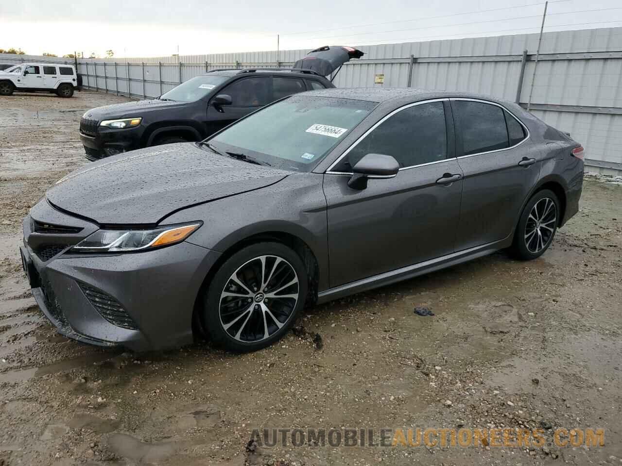 4T1B11HK8JU079831 TOYOTA CAMRY 2018