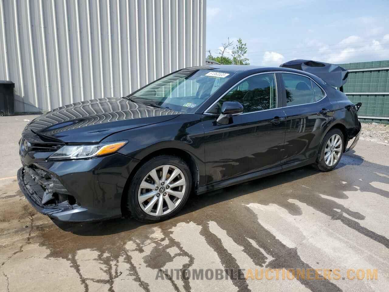 4T1B11HK8JU080235 TOYOTA CAMRY 2018