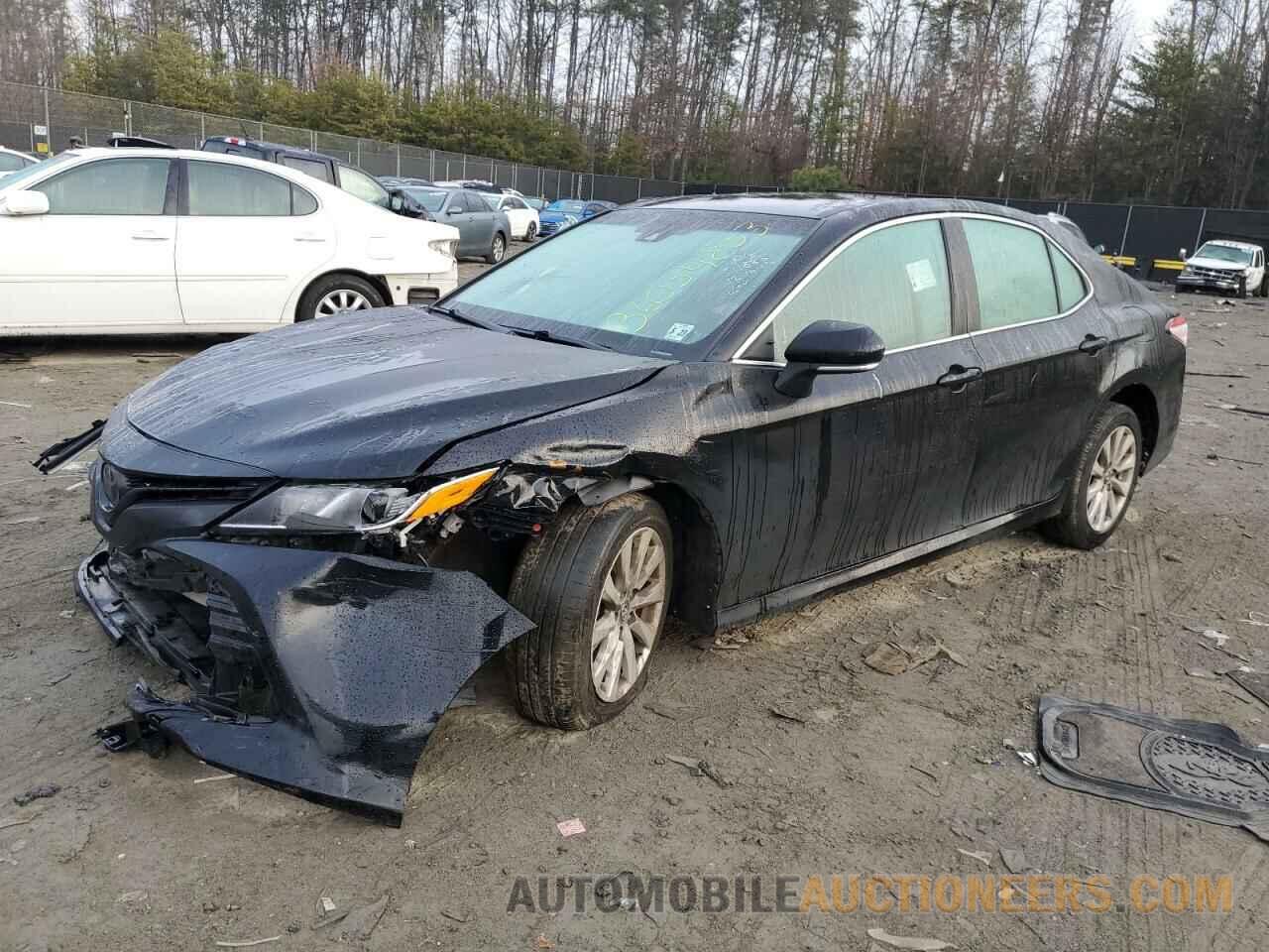 4T1B11HK8JU080249 TOYOTA CAMRY 2018