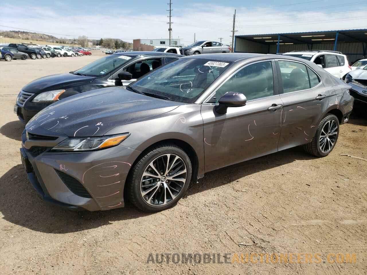 4T1B11HK8JU080588 TOYOTA CAMRY 2018