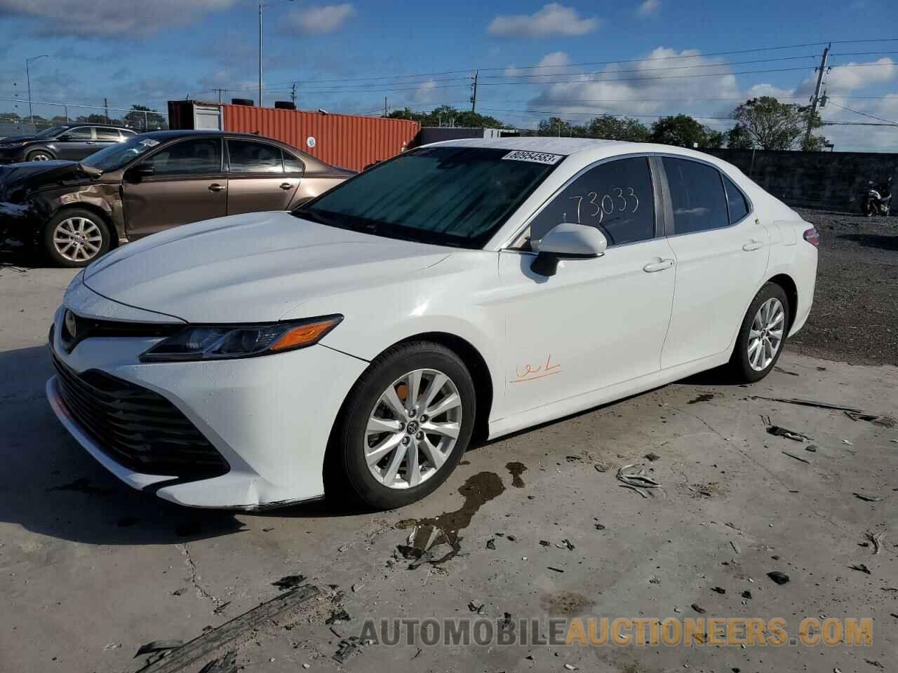 4T1B11HK8JU081305 TOYOTA CAMRY 2018