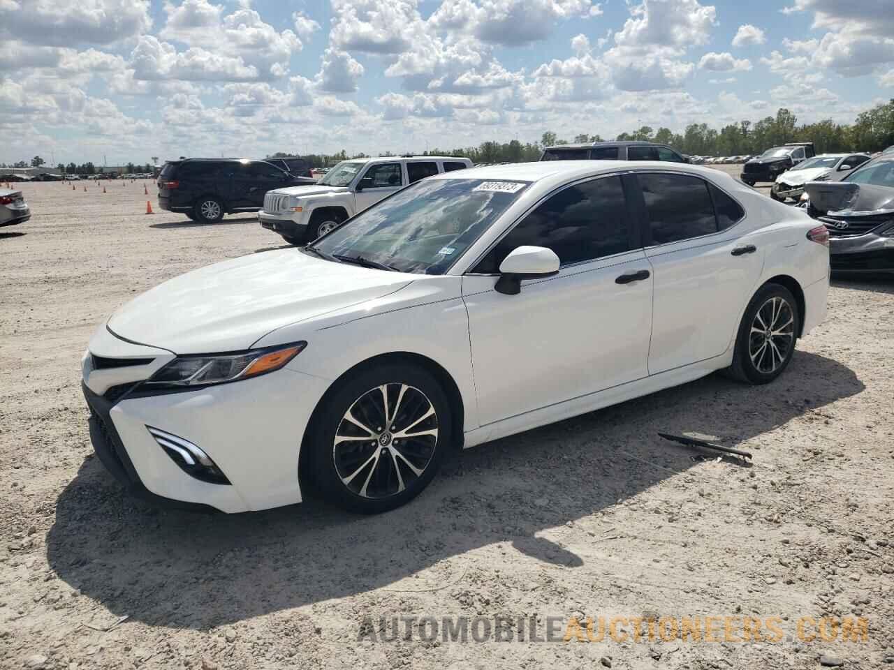 4T1B11HK8JU081336 TOYOTA CAMRY 2018