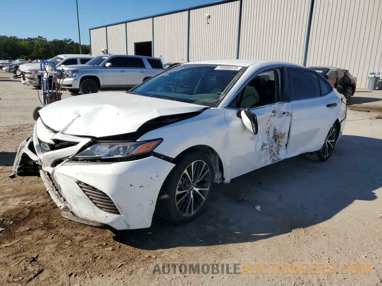 4T1B11HK8JU081756 TOYOTA CAMRY 2018