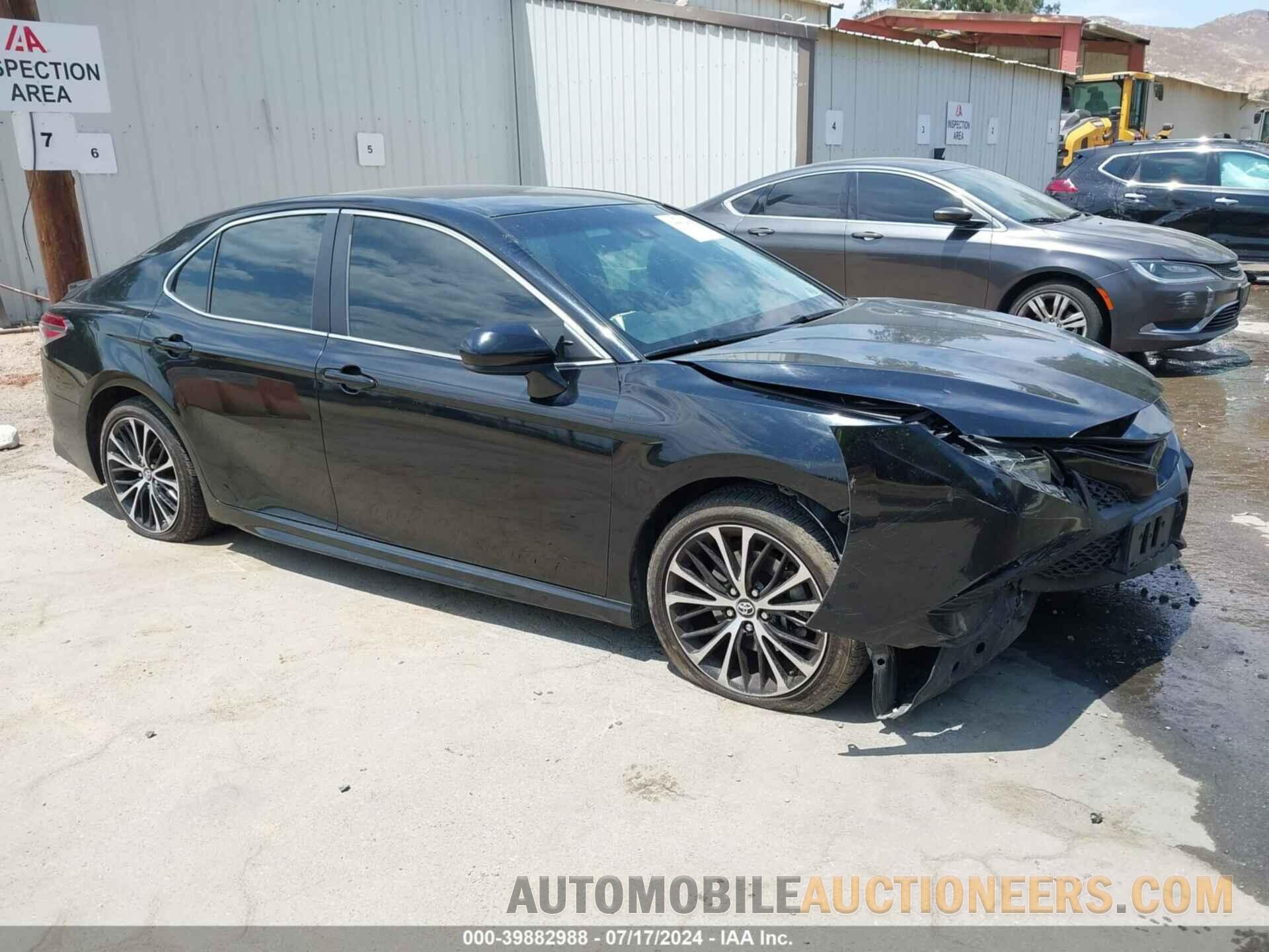 4T1B11HK8JU083247 TOYOTA CAMRY 2018