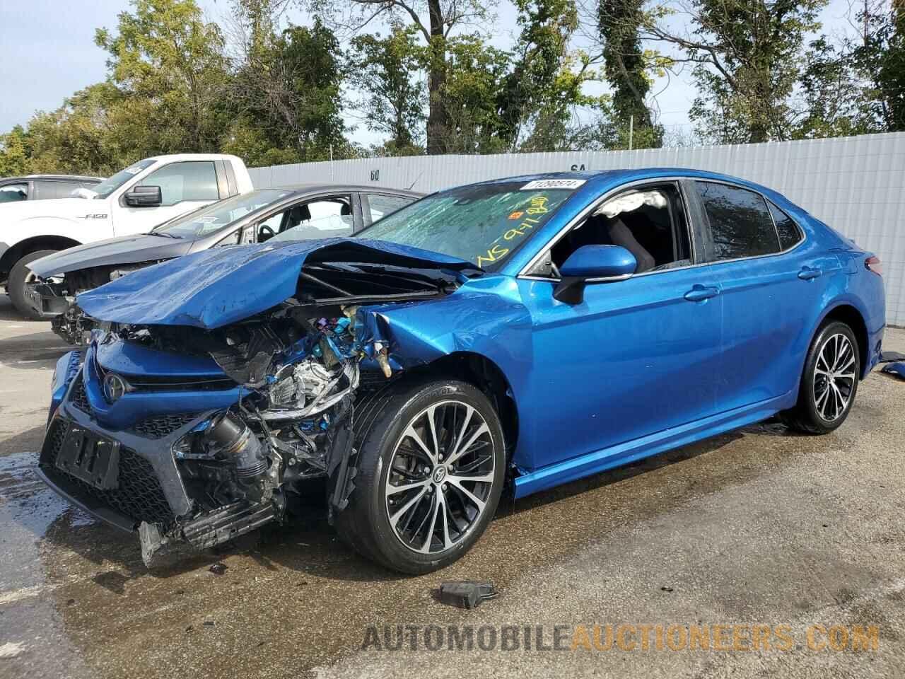 4T1B11HK8JU089792 TOYOTA CAMRY 2018