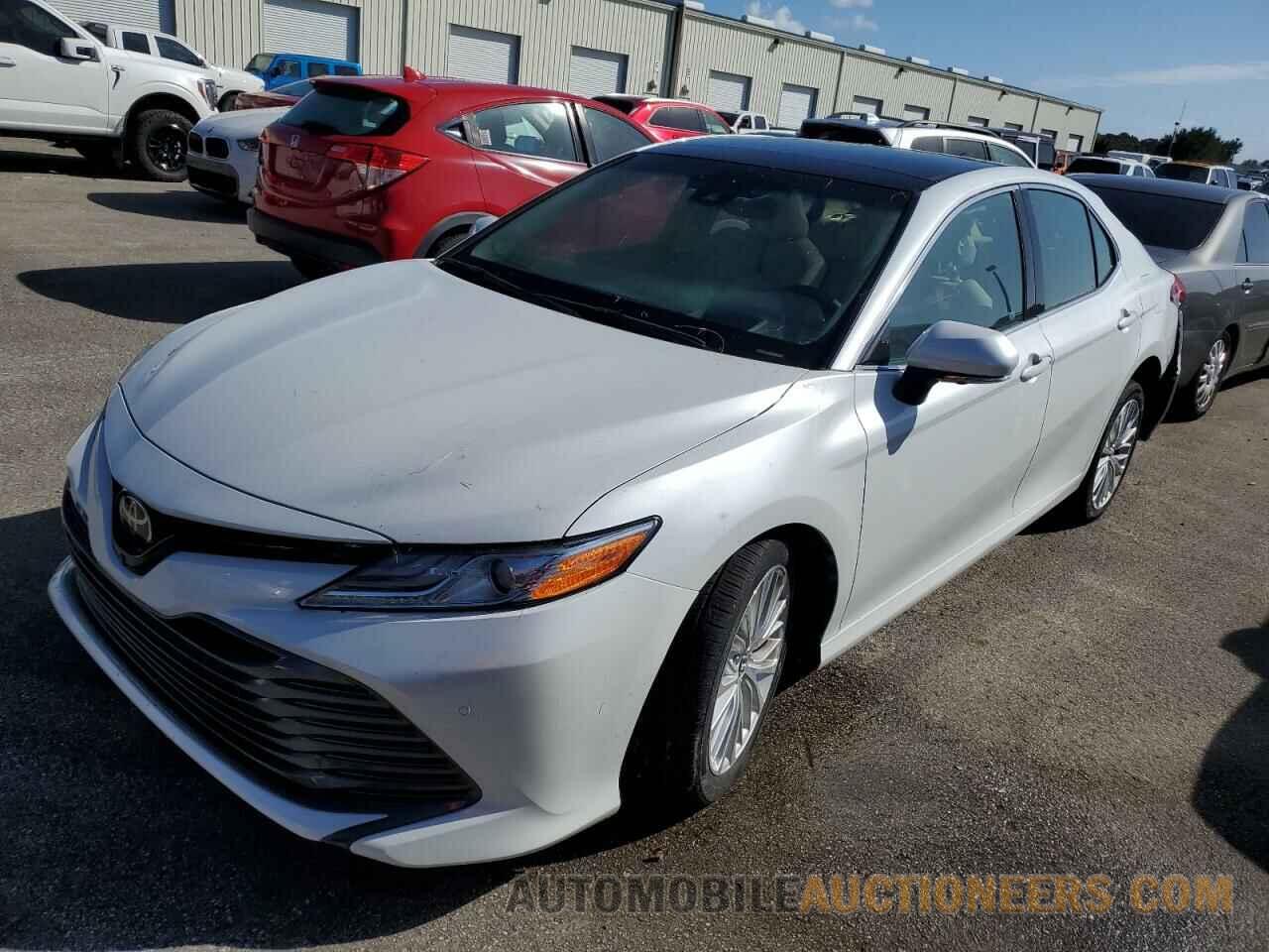 4T1B11HK8JU090232 TOYOTA CAMRY 2018