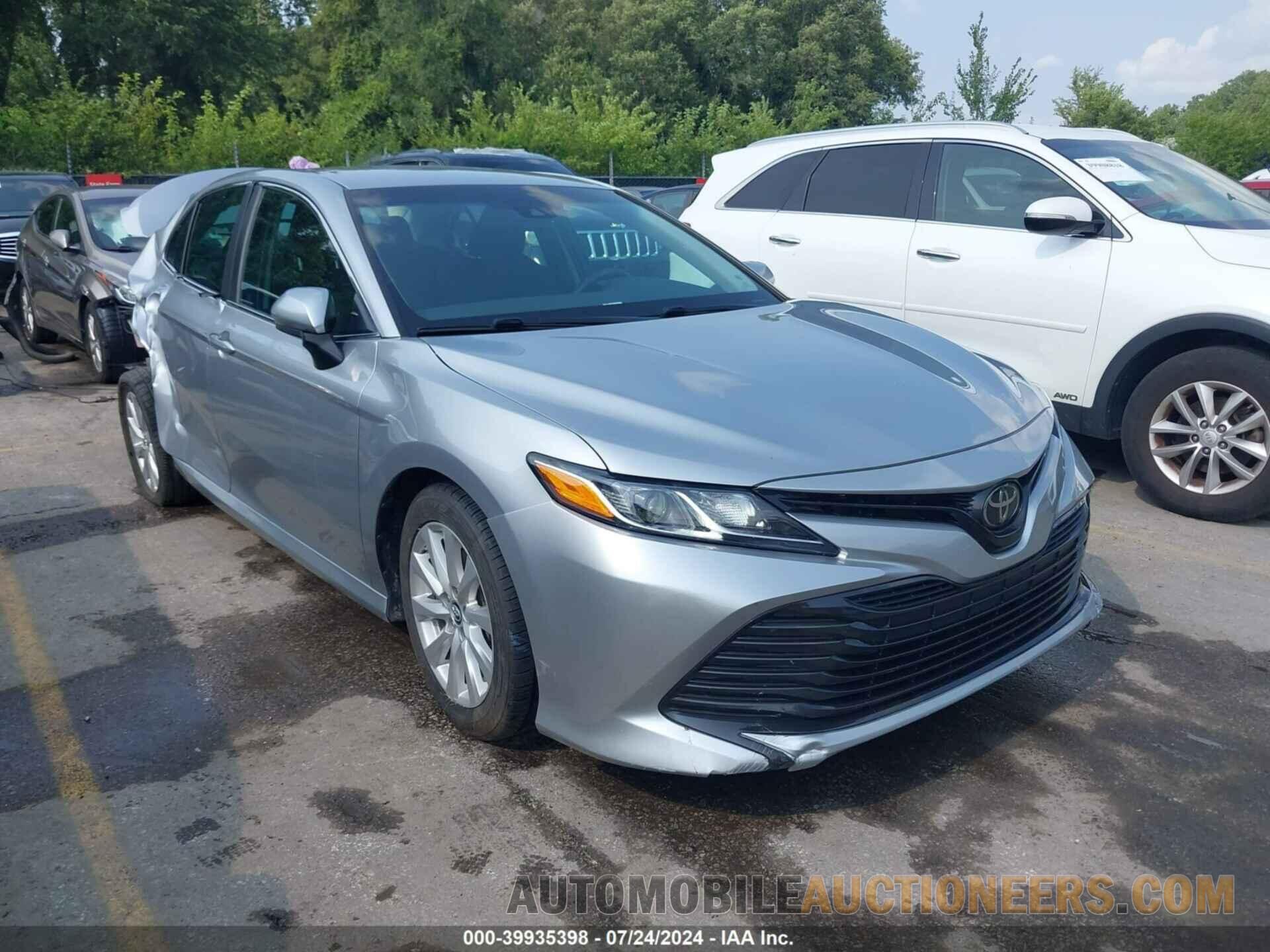 4T1B11HK8JU095706 TOYOTA CAMRY 2018