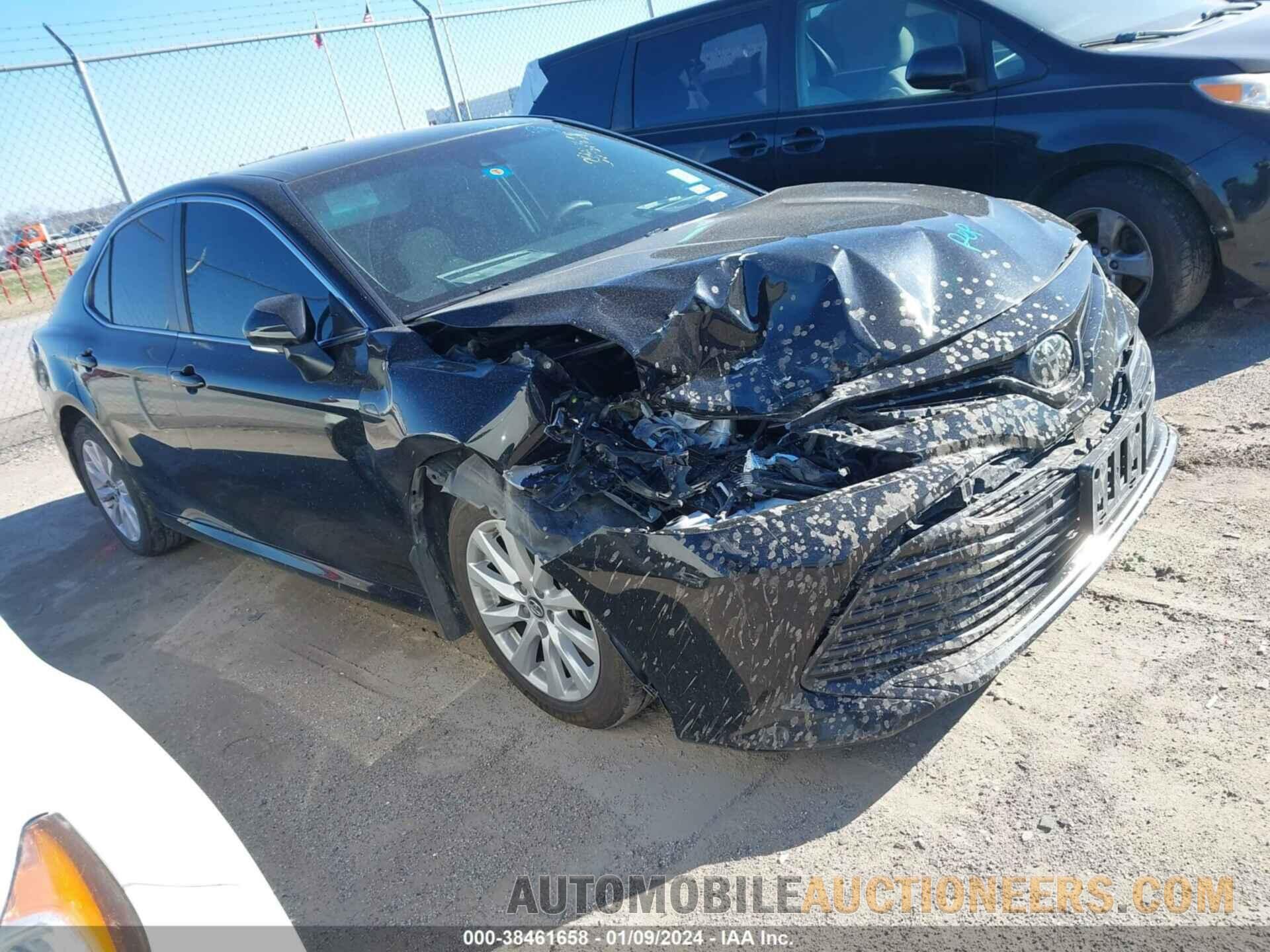 4T1B11HK8JU096256 TOYOTA CAMRY 2018