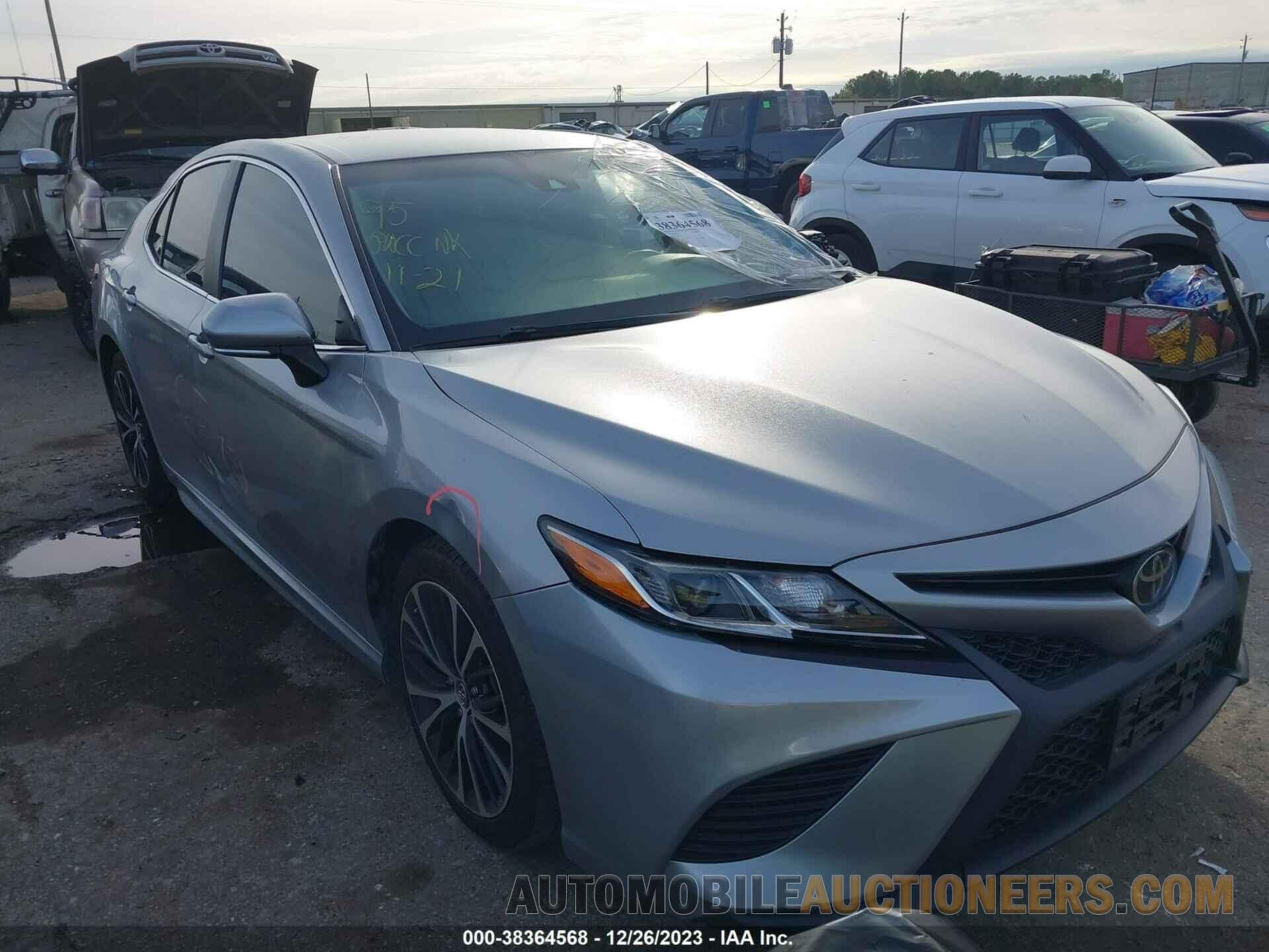 4T1B11HK8JU100063 TOYOTA CAMRY 2018