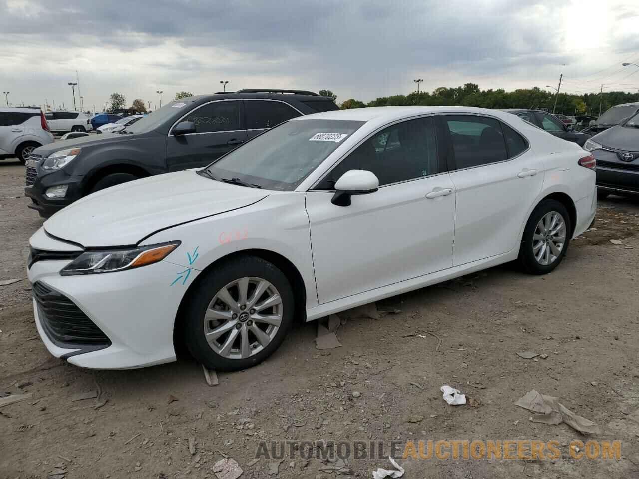 4T1B11HK8JU102444 TOYOTA CAMRY 2018