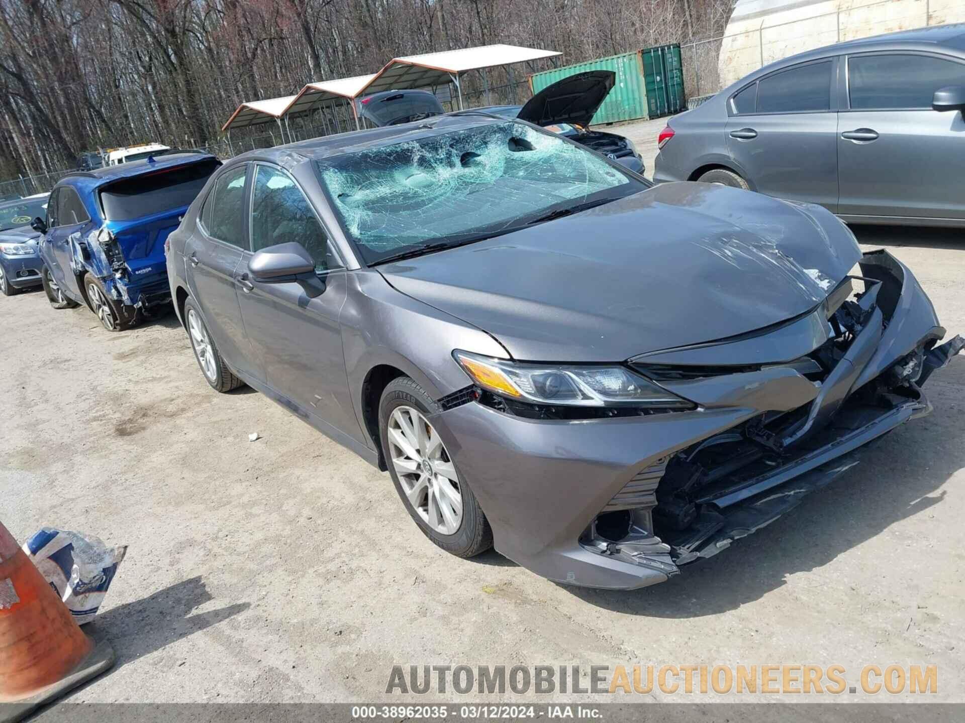 4T1B11HK8JU102833 TOYOTA CAMRY 2018