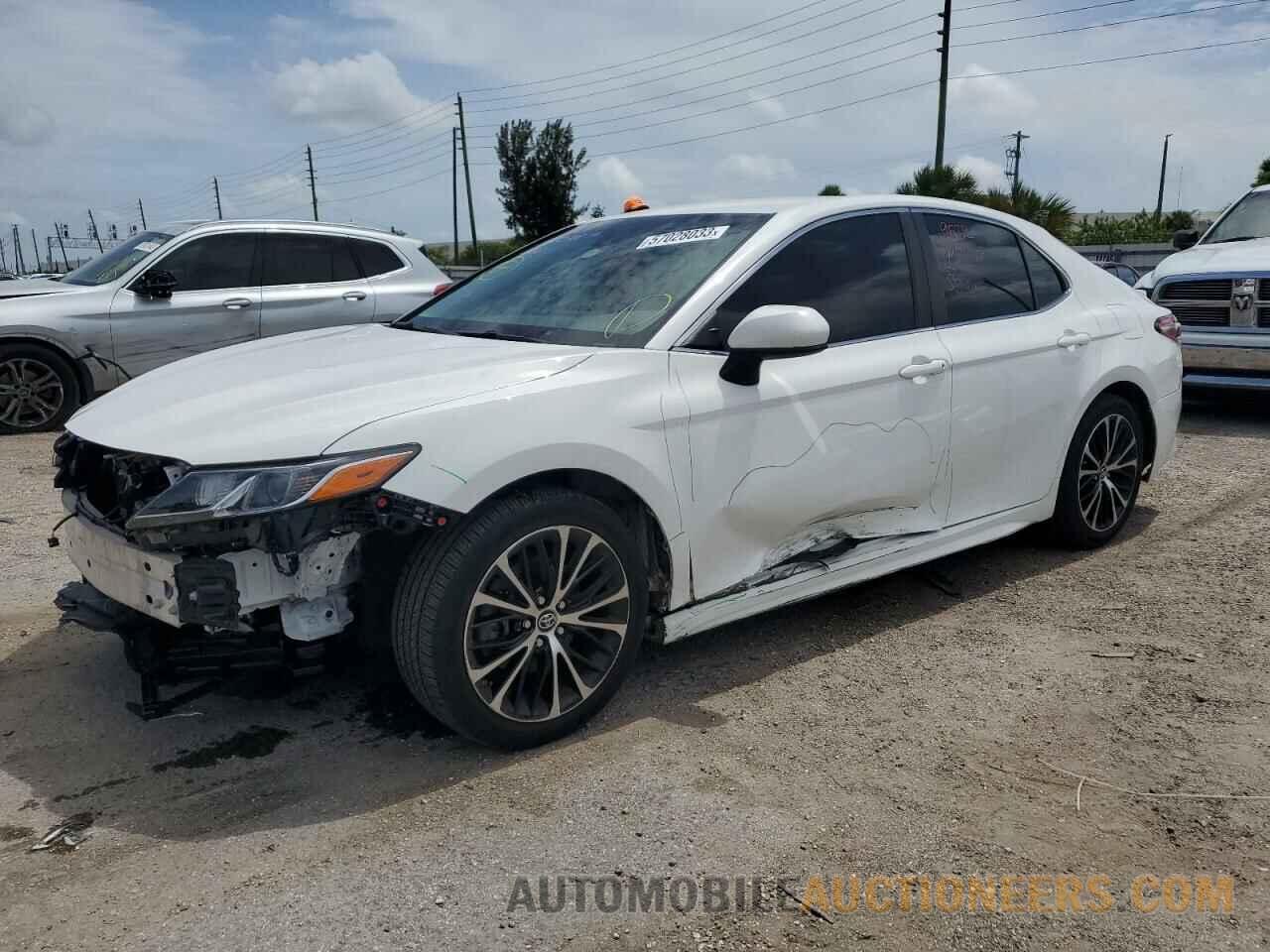 4T1B11HK8JU102864 TOYOTA CAMRY 2018