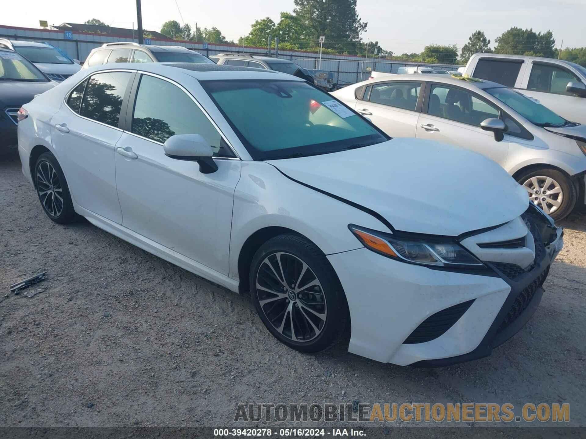 4T1B11HK8JU102962 TOYOTA CAMRY 2018