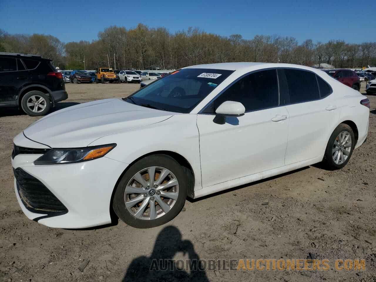 4T1B11HK8JU103898 TOYOTA CAMRY 2018