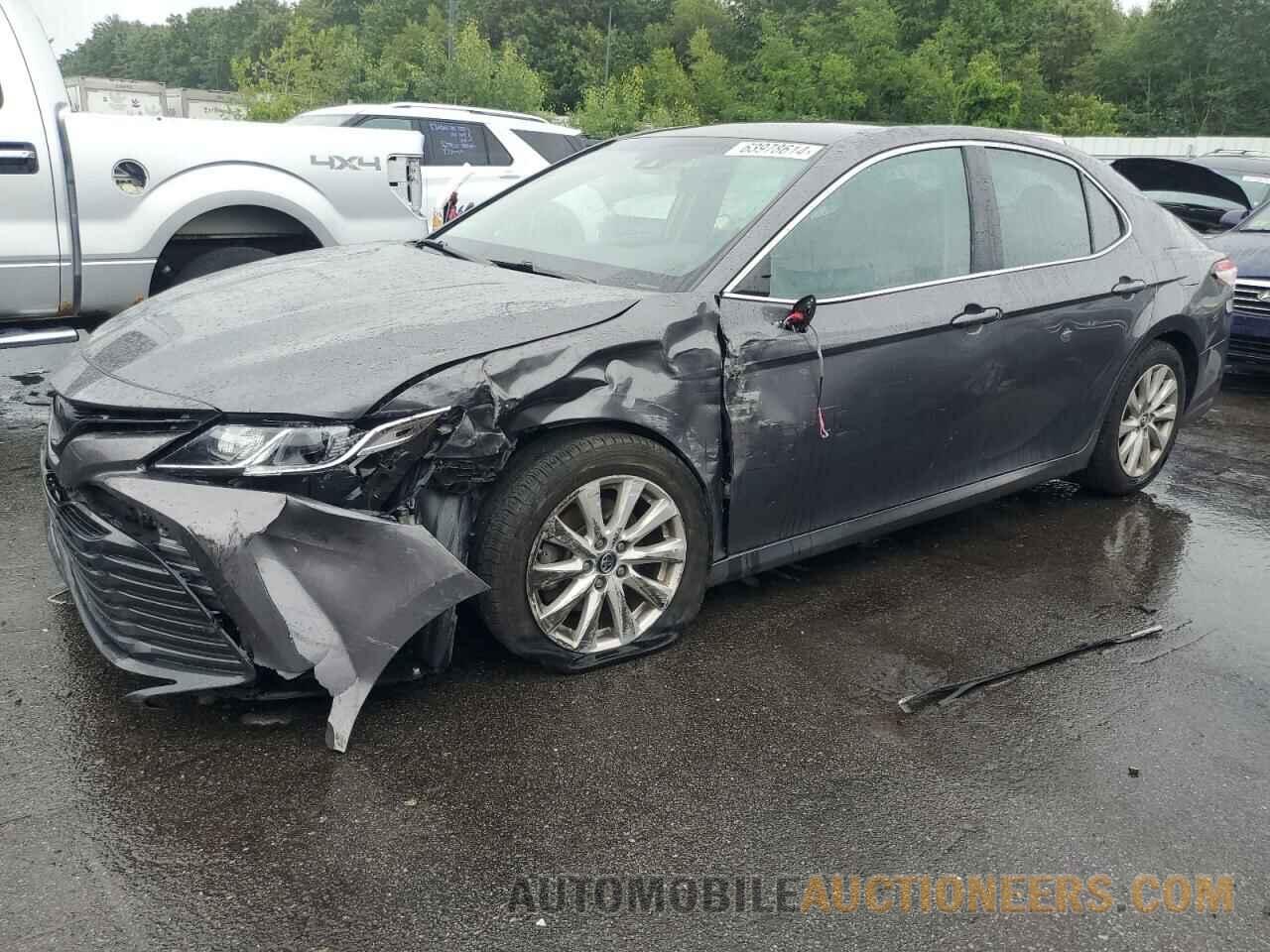 4T1B11HK8JU106168 TOYOTA CAMRY 2018