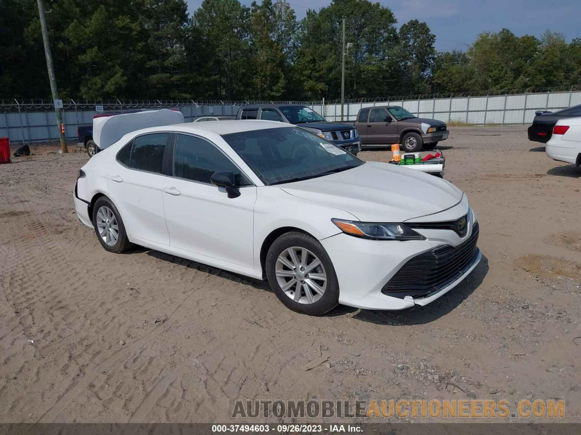 4T1B11HK8JU107773 TOYOTA CAMRY 2018