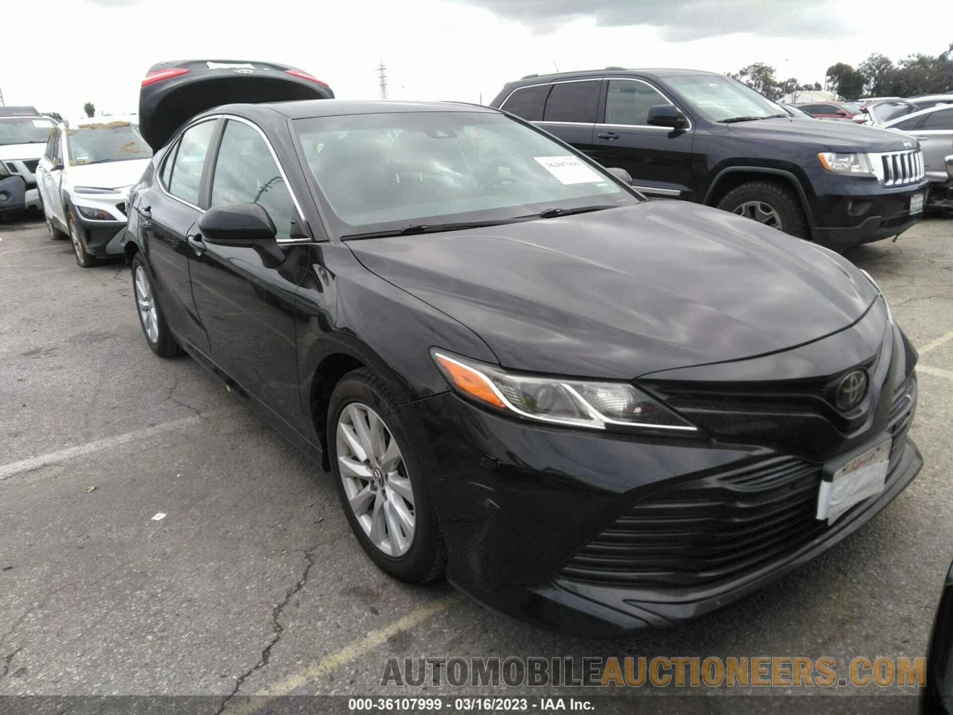 4T1B11HK8JU107899 TOYOTA CAMRY 2018