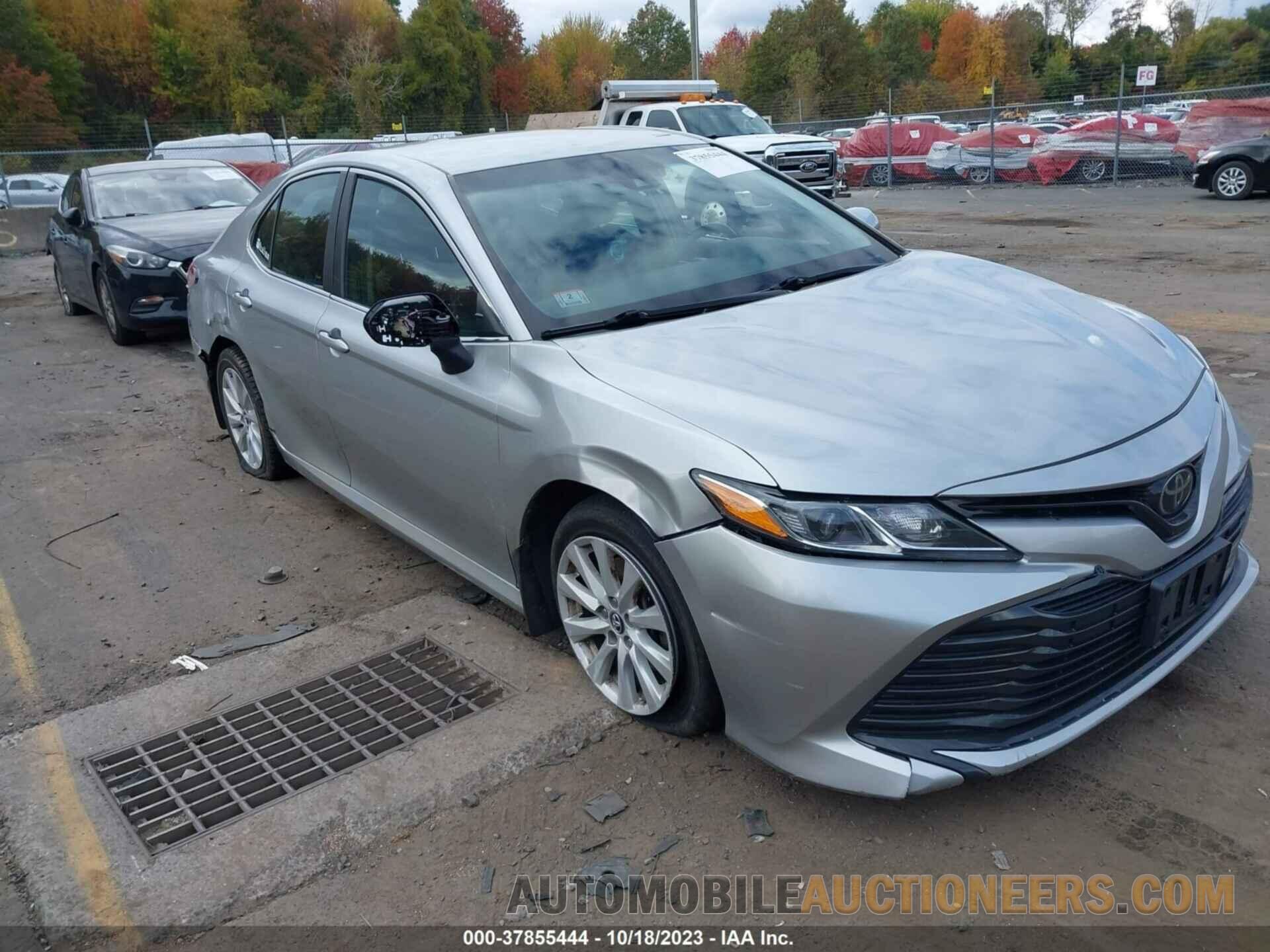 4T1B11HK8JU111659 TOYOTA CAMRY 2018