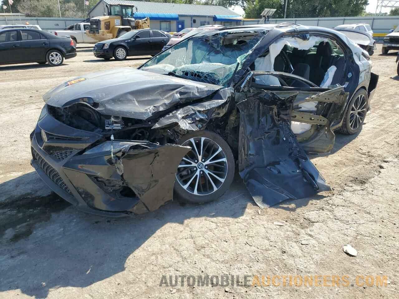 4T1B11HK8JU113315 TOYOTA CAMRY 2018