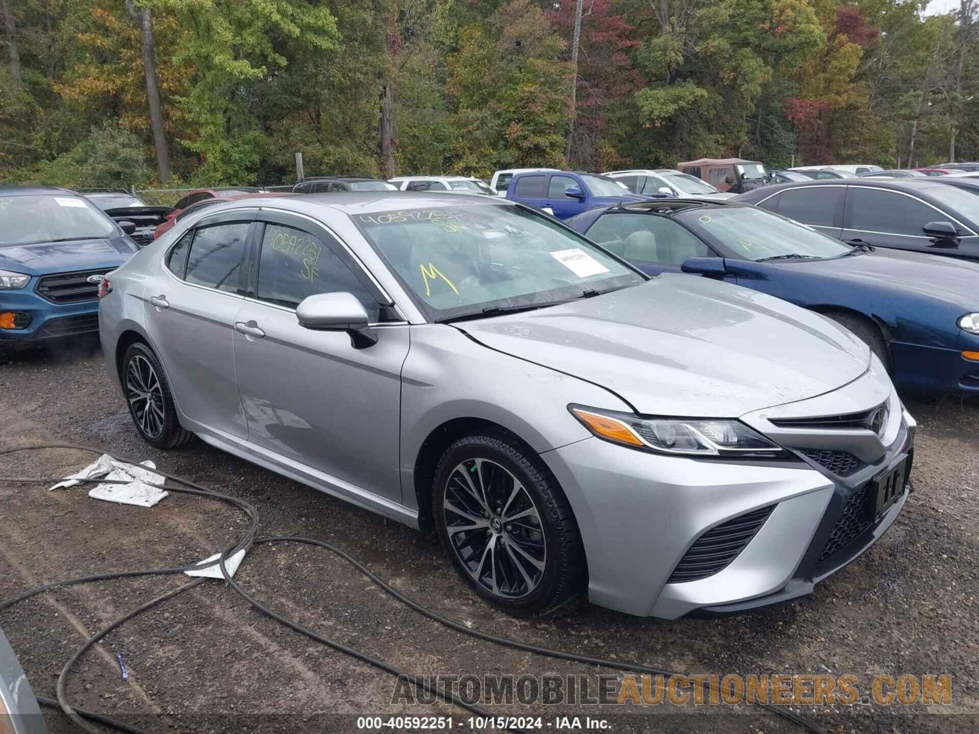 4T1B11HK8JU113489 TOYOTA CAMRY 2018