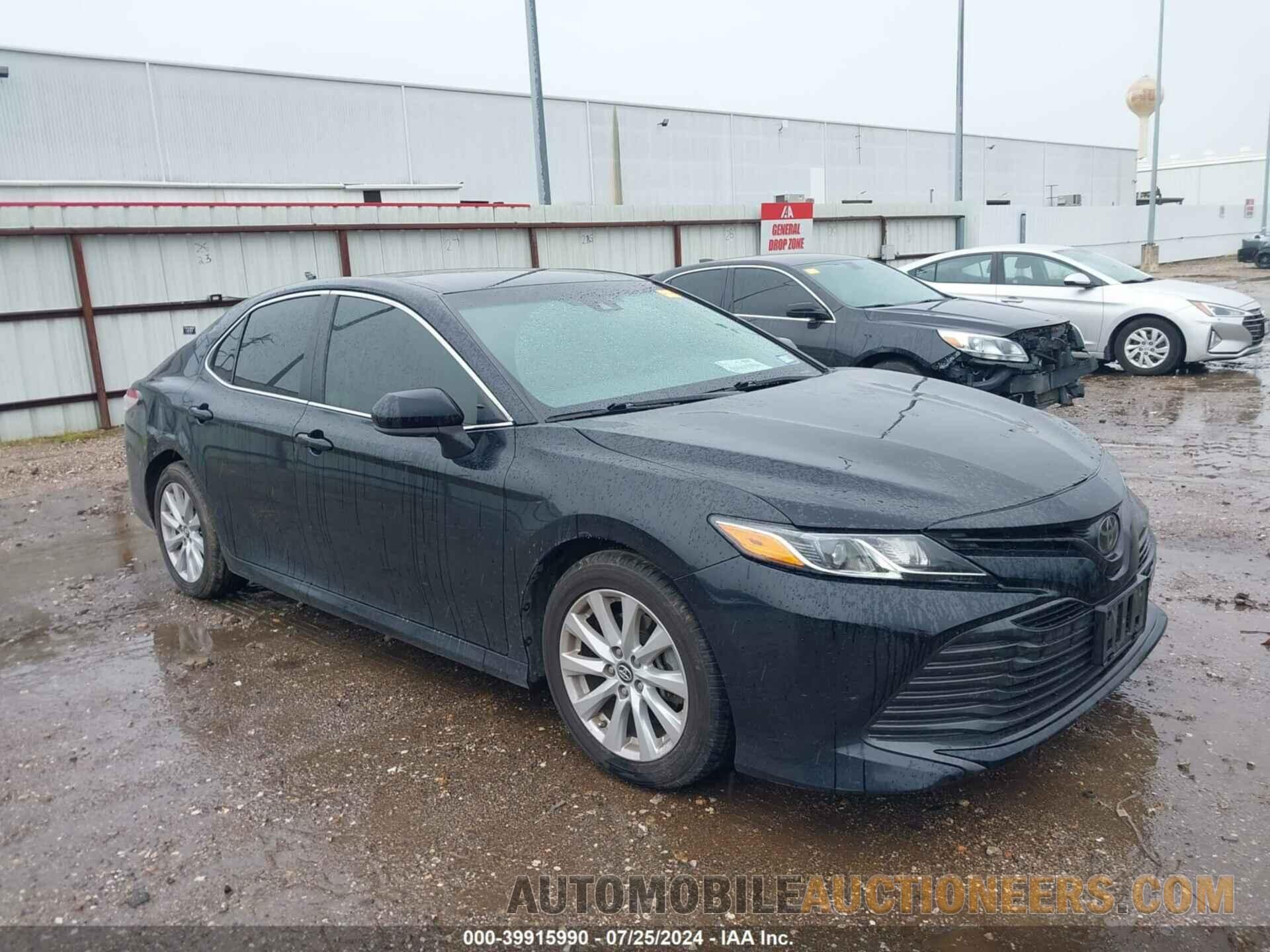 4T1B11HK8JU113752 TOYOTA CAMRY 2018