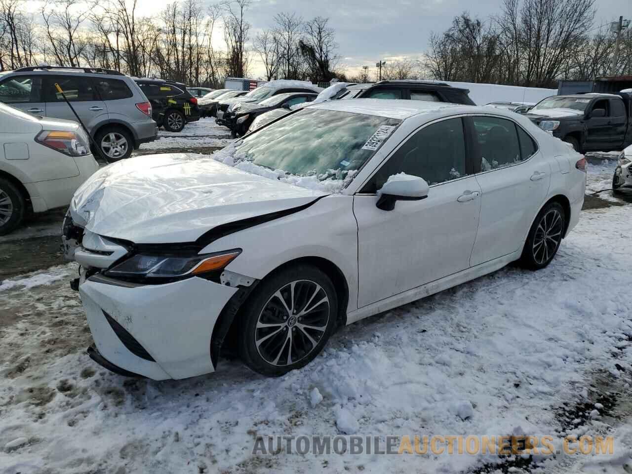 4T1B11HK8JU114108 TOYOTA CAMRY 2018