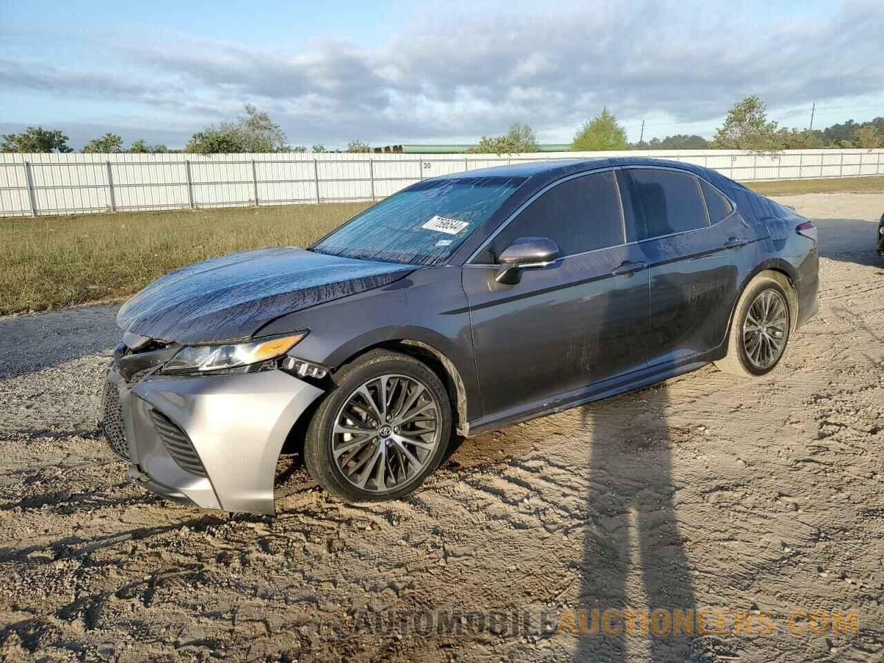 4T1B11HK8JU114366 TOYOTA CAMRY 2018