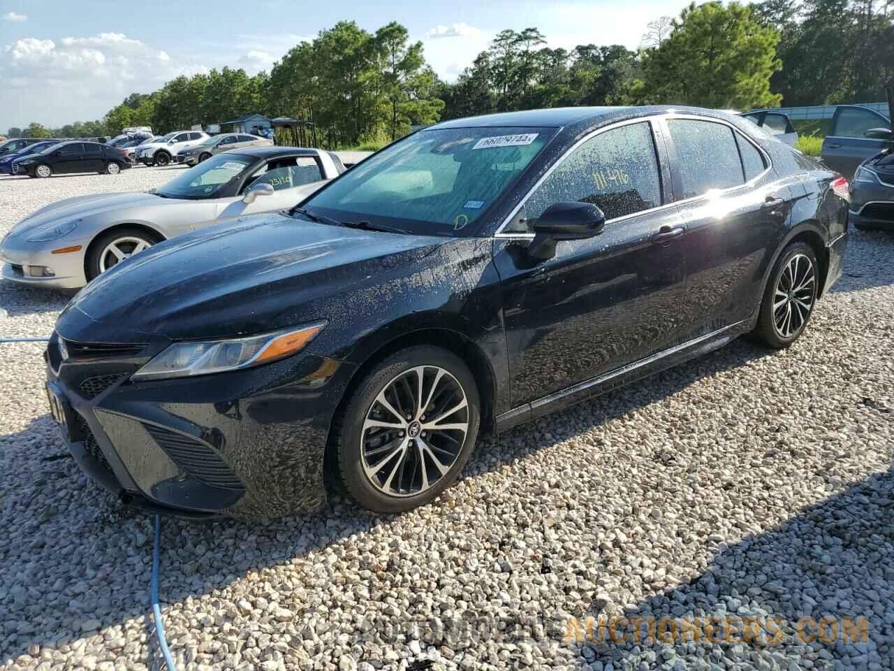 4T1B11HK8JU114609 TOYOTA CAMRY 2018