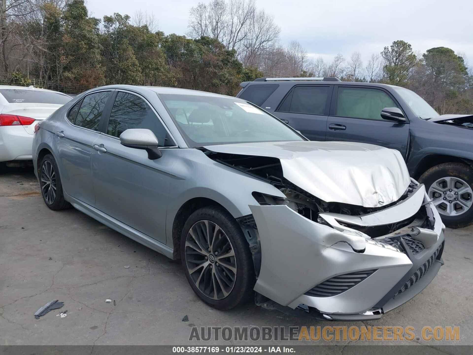 4T1B11HK8JU115808 TOYOTA CAMRY 2018