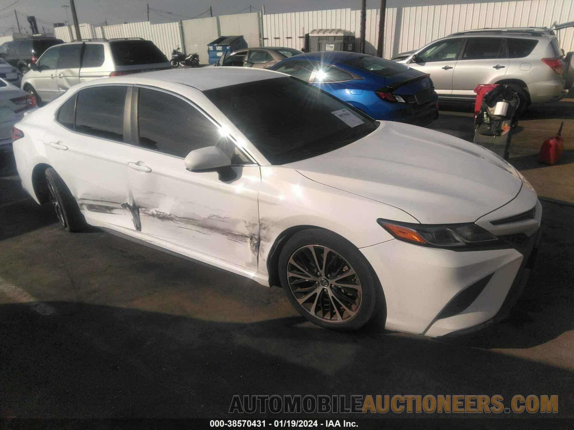 4T1B11HK8JU117686 TOYOTA CAMRY 2018