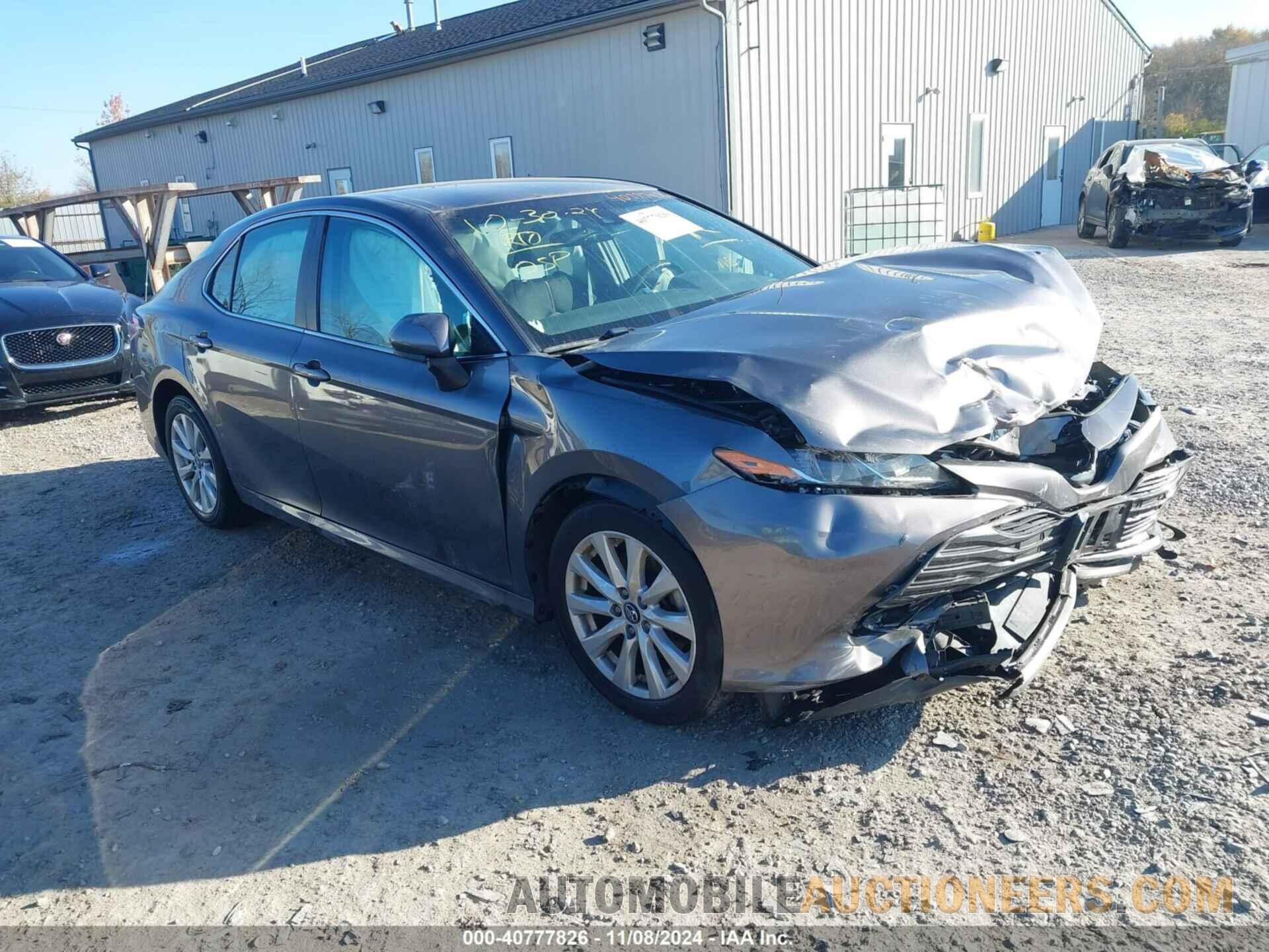 4T1B11HK8JU118417 TOYOTA CAMRY 2018