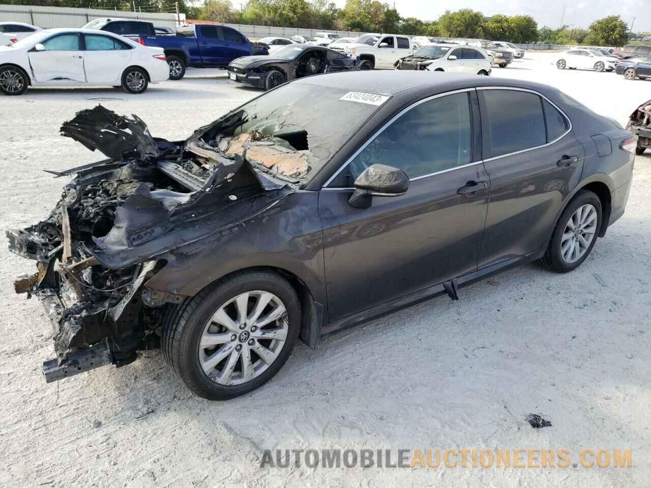 4T1B11HK8JU118496 TOYOTA CAMRY 2018