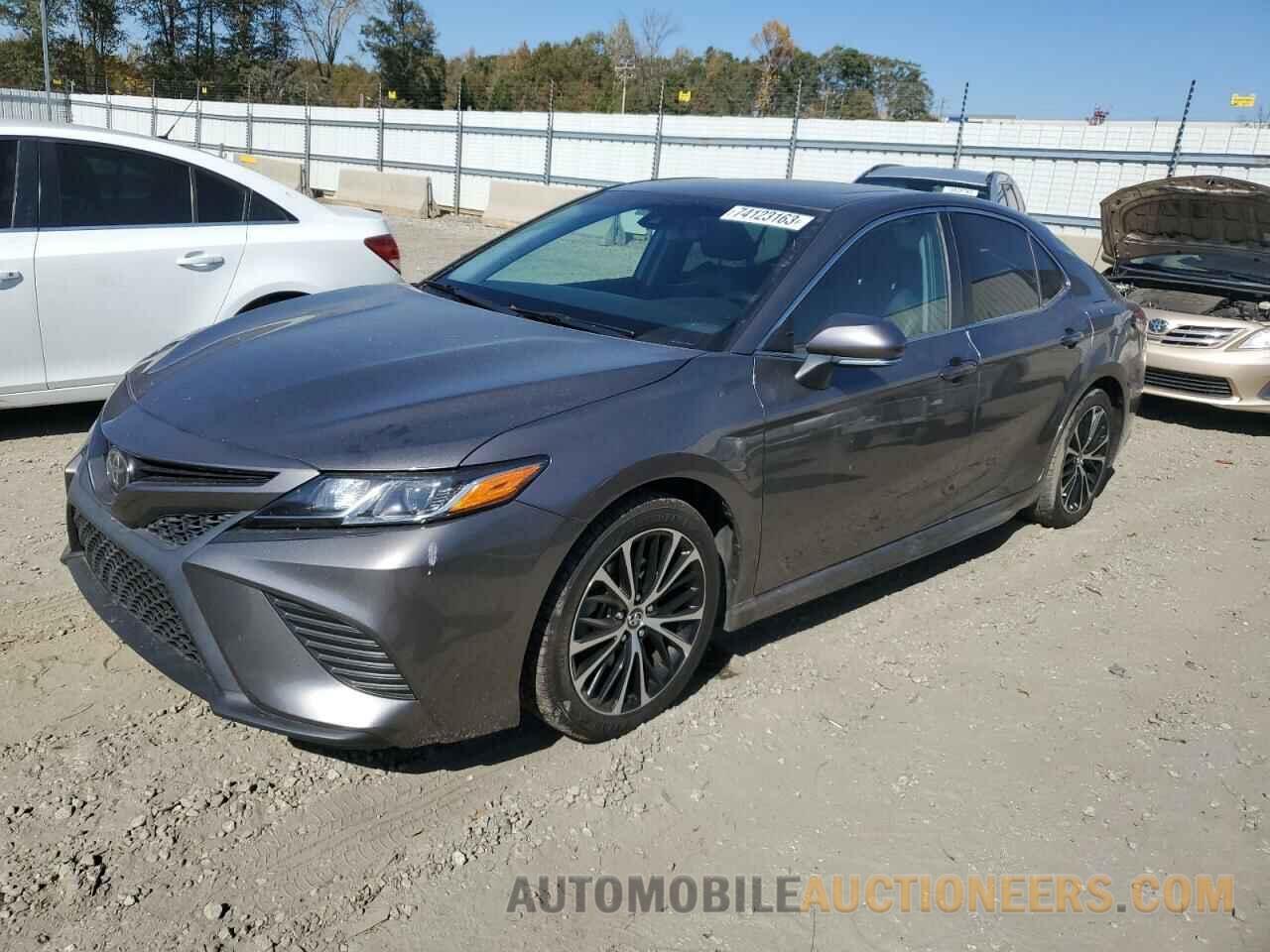 4T1B11HK8JU122239 TOYOTA CAMRY 2018