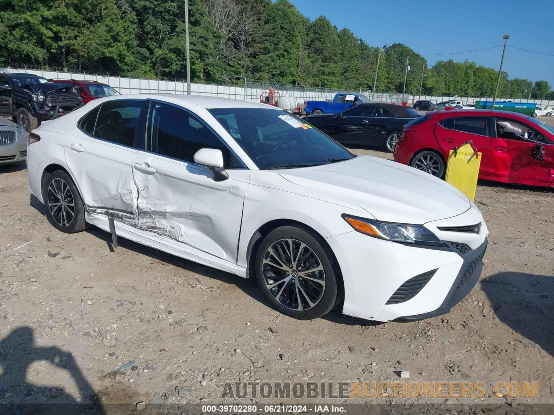 4T1B11HK8JU122399 TOYOTA CAMRY 2018