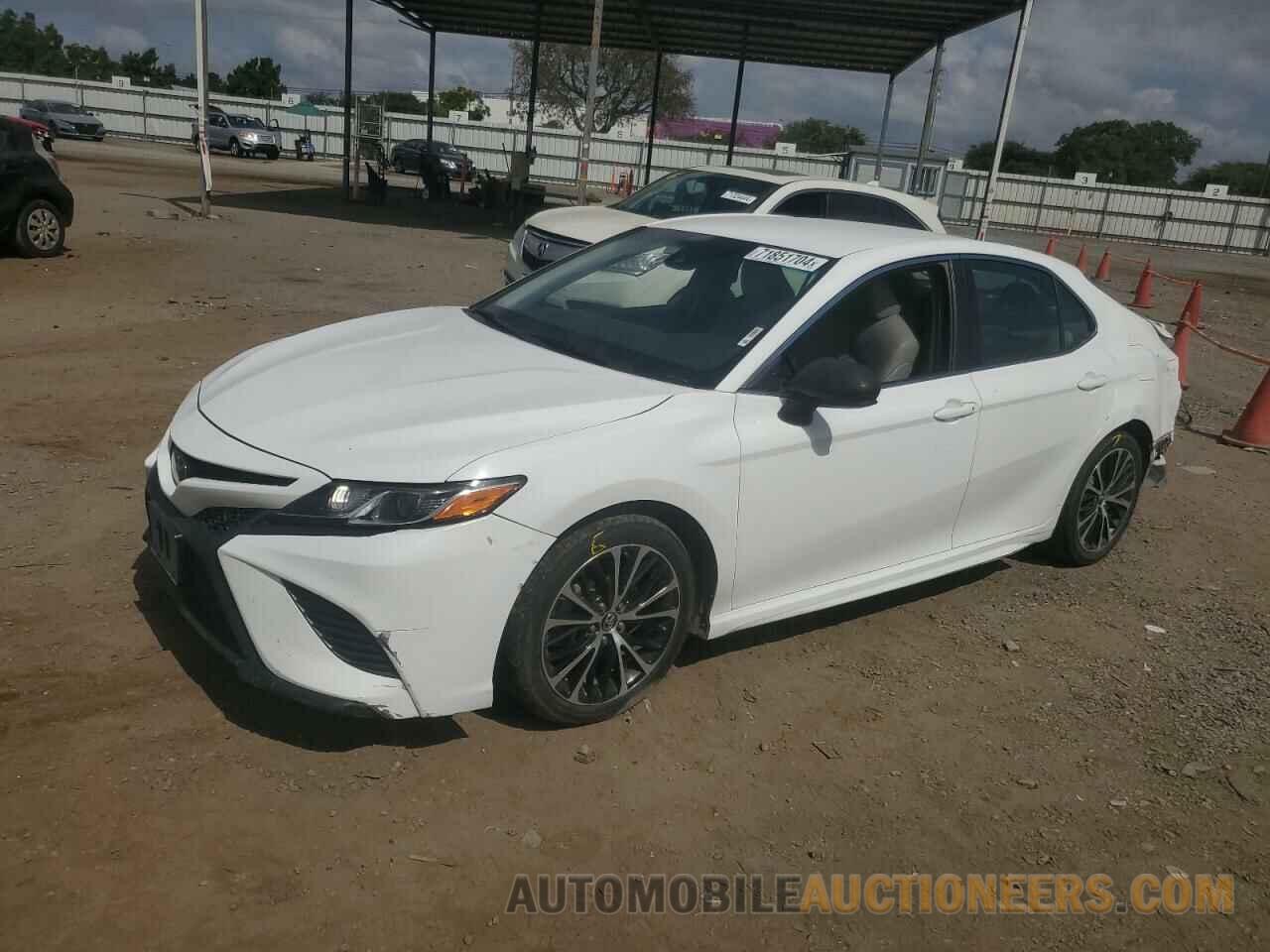 4T1B11HK8JU126713 TOYOTA CAMRY 2018