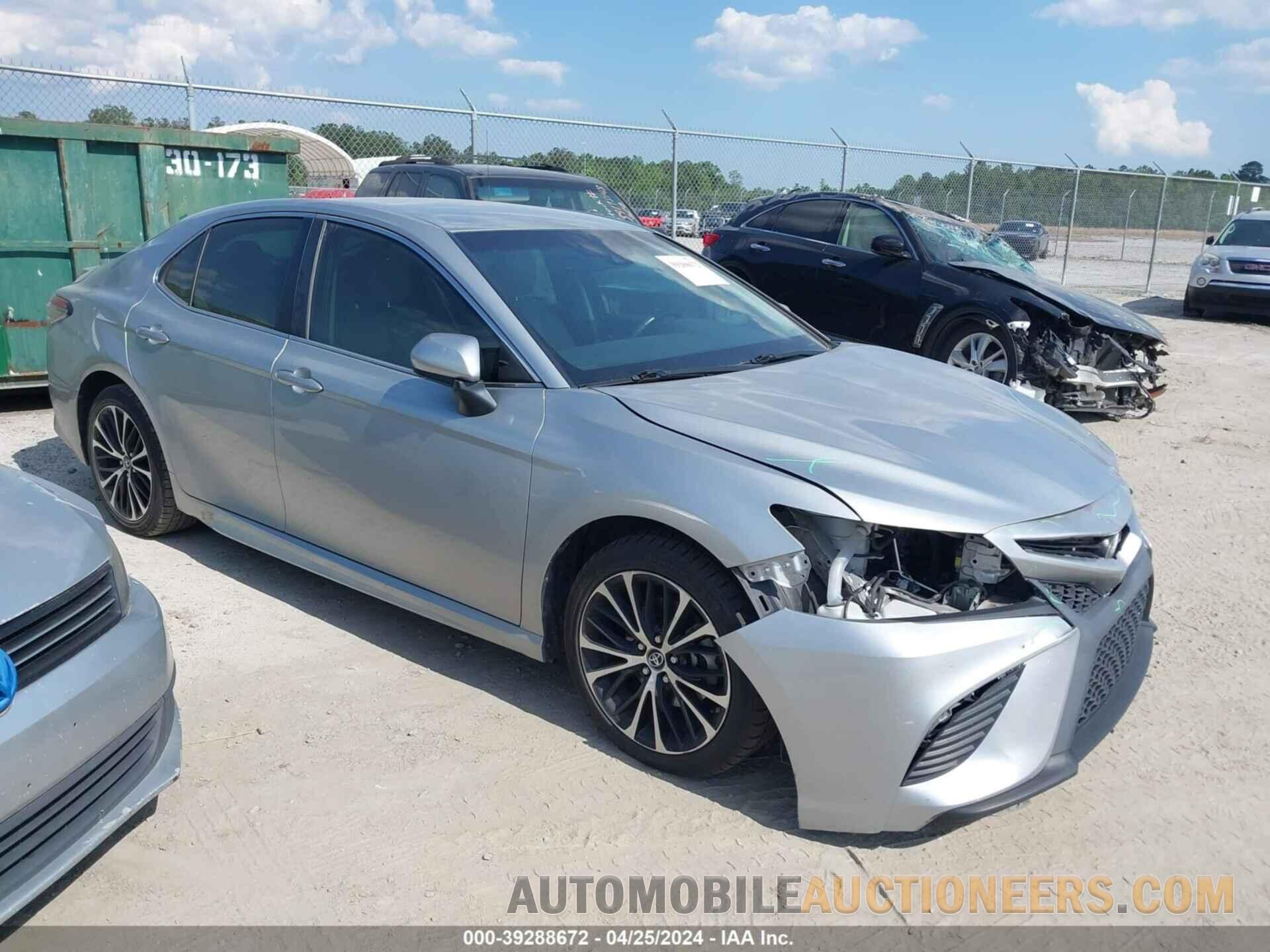 4T1B11HK8JU127070 TOYOTA CAMRY 2018