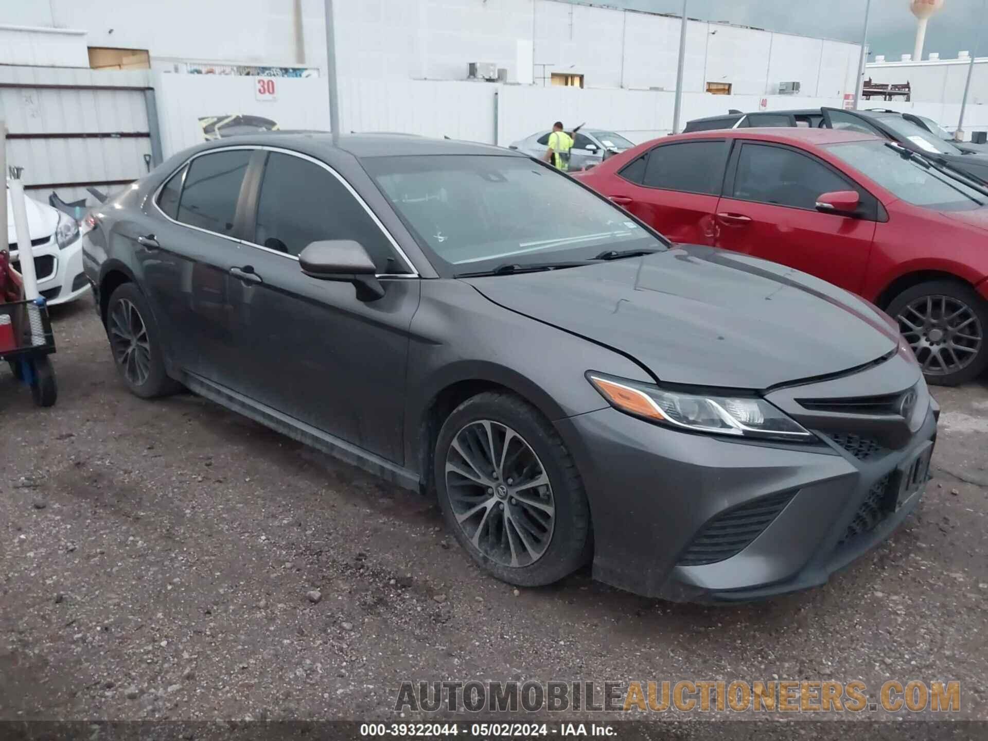 4T1B11HK8JU129773 TOYOTA CAMRY 2018