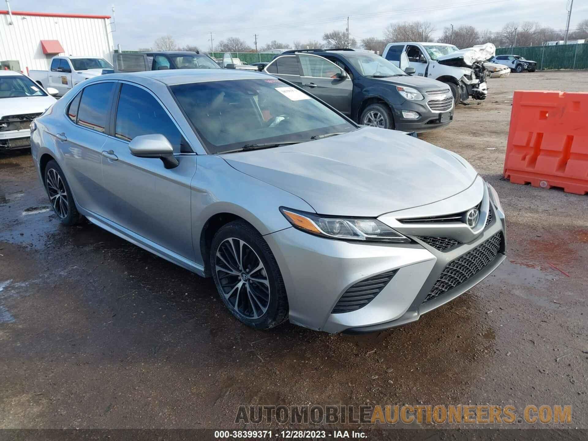 4T1B11HK8JU131250 TOYOTA CAMRY 2018